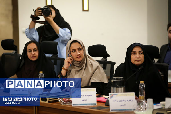 نشست صمیمی وزیر آموزش و پرورش با معلمان نمونه کشوری