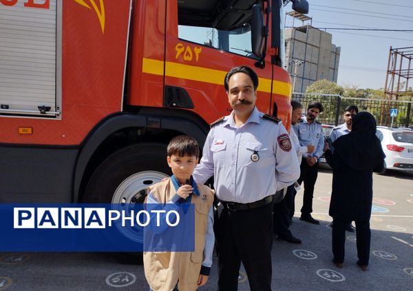 بزرگداشت روز آتش نشان در دبستان مصلی نژاد امام حسن ( ع)