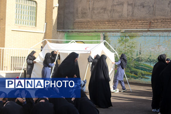 مانور زلزله و ایمنی در دبیرستان شاهد رضویه قم