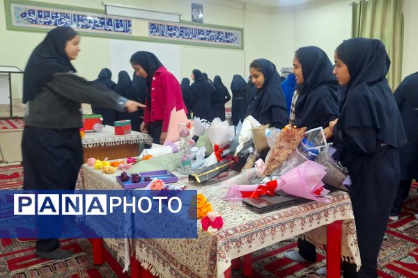 نمایشگاه آثار مسابقات جشنواره فرهنگی هنری امید فردا 