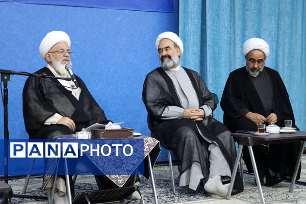 نشست اصحاب رسانه با نماینده ولی فقیه در یزد