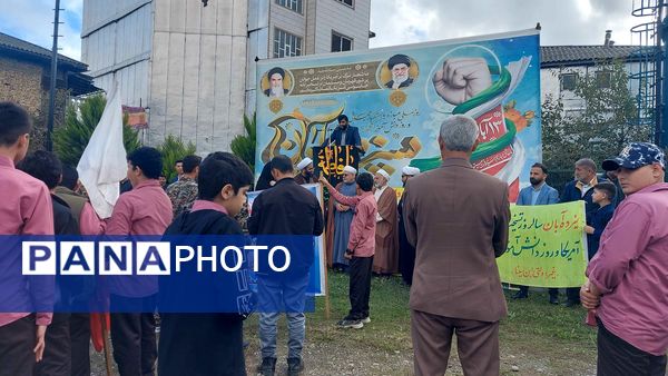 حضور پر شور نسل آینده در راهپیمایی روز دانش آموز 