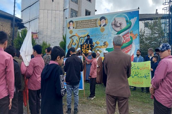 حضور پر شور نسل آینده در راهپیمایی روز دانش آموز 