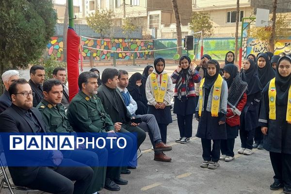 برگزاری مراسم گرامیداشت هفته بسیج در مدرسه شهید زهره‌وند قرچک