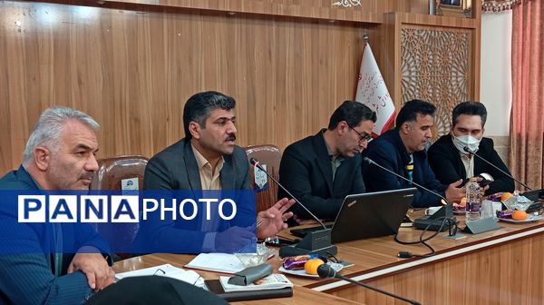 جلسه بررسی عملکرد و کیفیت آموزشی مدارس شهرستان بن با حضور مسئولان استانی