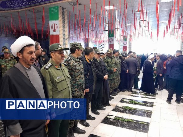 گلباران و عطر افشانی مزار مطهر شهدا در بجنورد