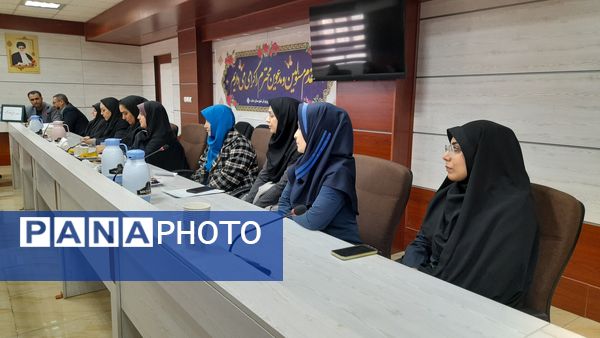 مراسم تجلیل از زحمات بانوان اداره آموزش و پرورش ملارد به مناسبت روز مادر 