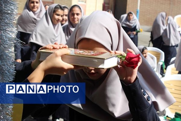 اولین جشن جوانه‌ها در مدرسه نشاط بهارستان‌2