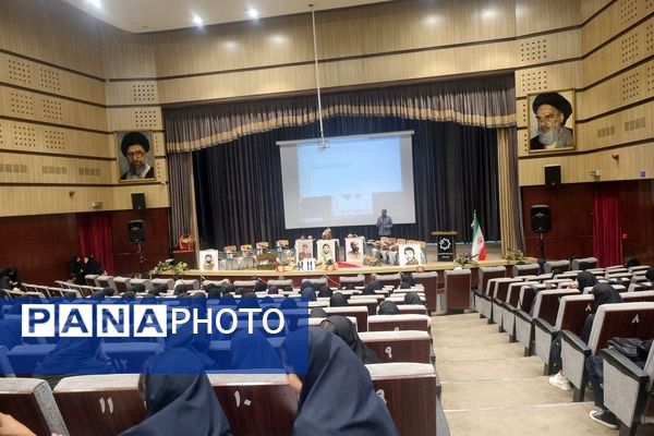 تجلیل از برگزیدگان کنکور سراسری در فرهنگسرای سیمرغ نیشابور 