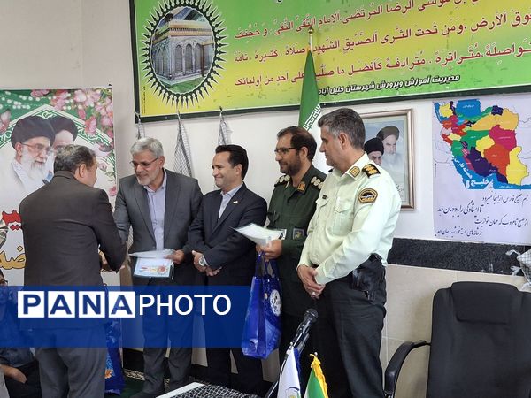 آیین تجلیل از رزمندگان و آزادگان سرافراز دفاع مقدس 