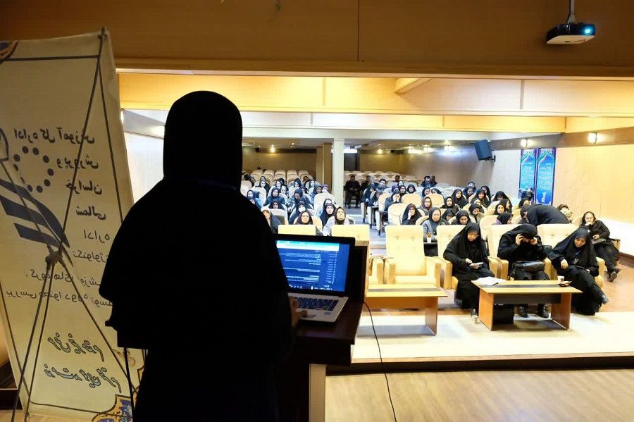 برگزاری دوره ضمن خدمت «هوش مصنوعی در آموزش»