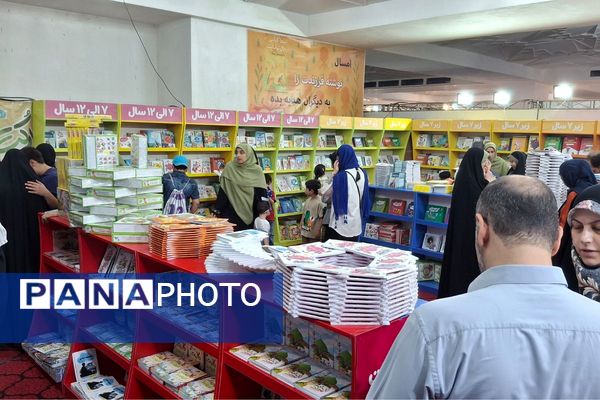 حضور کودکان و نوجوانان در نمایشگاه کتاب 