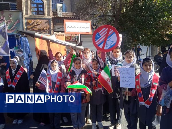 حضور پر شور دانش آموزان نیشابوری در راهپیمایی ١٣ آبان
