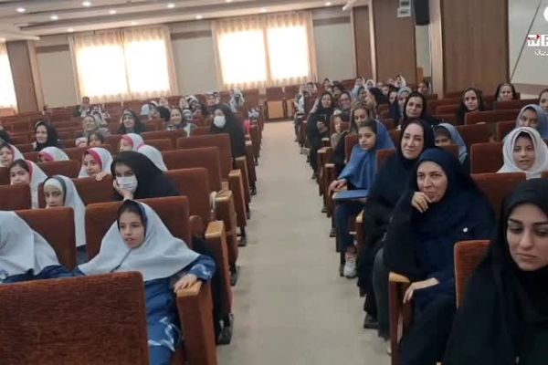 تجلیل از نفرات برتر مسابقات فرهنگی هنری فردا مدارس ابتدایی ناحیه۴ اصفهان 