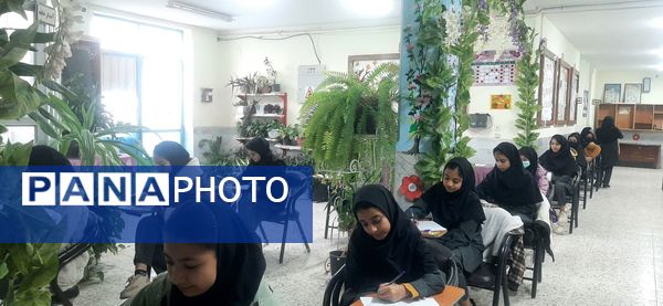 حوزه امتحانی در دبیرستان نمونه شهید محمدی پور خلیل آباد 