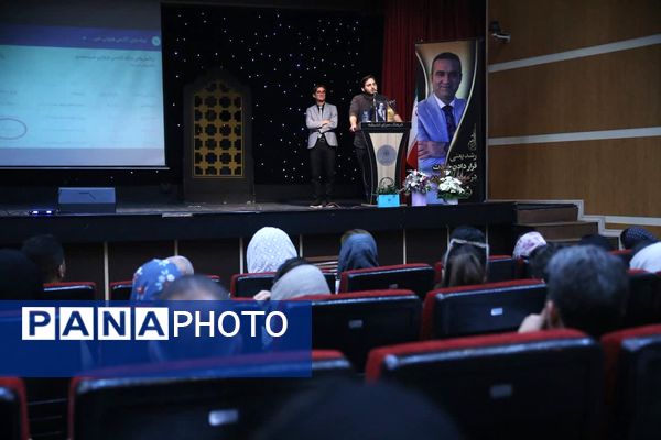 کارگاه نویسندگی با حضور محمد مردانیان و جمعی از نوجوانان و جوانان علاقه‌مند به قلم و اندیشه برگزار شد