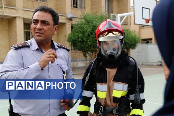 تمرین عملی دانش‌آموزان خوزستان برای بیست و هفتمین مانور سراسری زلزله