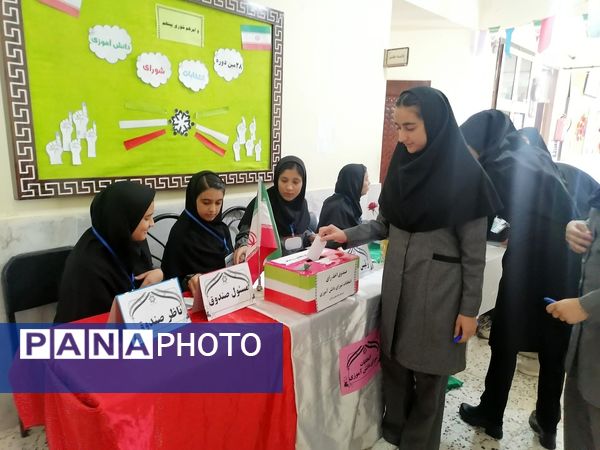 انتخابات شورای دانش آموزی در دبیرستان حاج مهدی روحانی خلیل آباد 