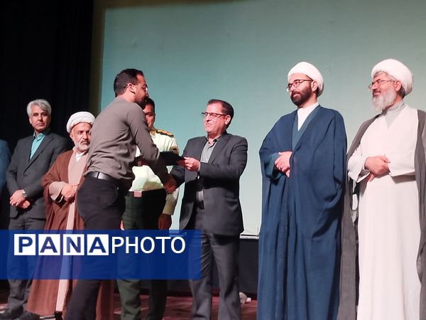 تقدیر از منتخبین مسابقه سواد سایبری در سالن سرو کاشمر