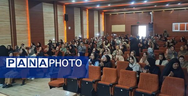 جلسه انجمن اولیا و مربیان دبستان پروین اعتصامی