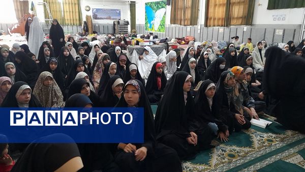 پرسش وپاسخ کارشناس قرآن، عترت و نماز در جمع معتکفین مسجد فاطمیه گنبد سبز نیشابور