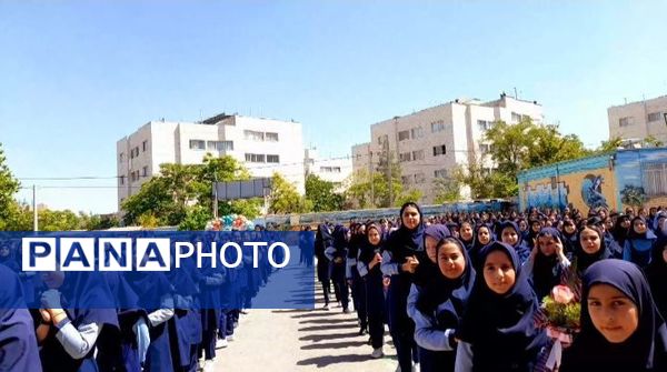 برگزاری جشن روز معلم در دبستان شهدای فرهنگی