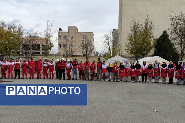 برگزاری مانور زلزله و ایمنی در مدرسه پایلوت شهرستان شهریار 