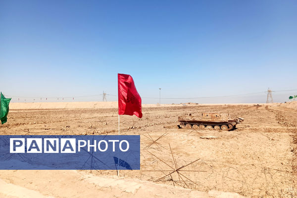 قدمگذاشتن دانشآموزان رباطکریم بر خاک مقدس شلمچه