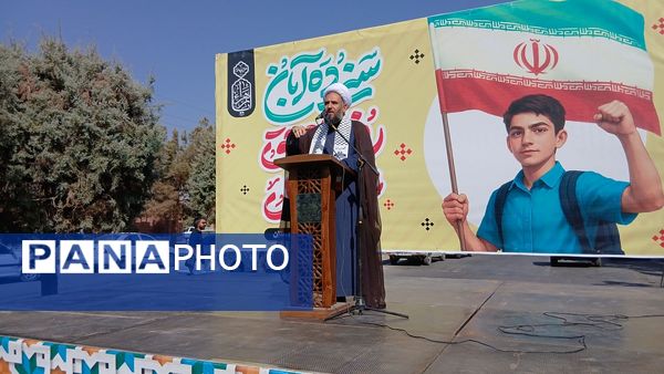راهپیمایی 13 آبان دانش‌آموزان و مسئولین شهر مهستان