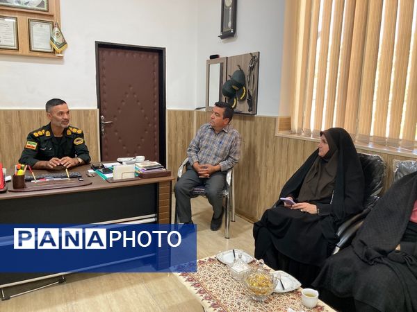 بازدید دانش‌آموزان دبیرستان سمیه از کلانتری ۱۱ بجنورد به مناسبت هفته نیروی انتظامی 