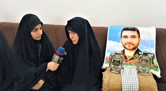 دیدار دانش آموزان لیگ جت دبیرستان دارالزهرا(س) قم با خانواده شهید «حسنی اقتدار»