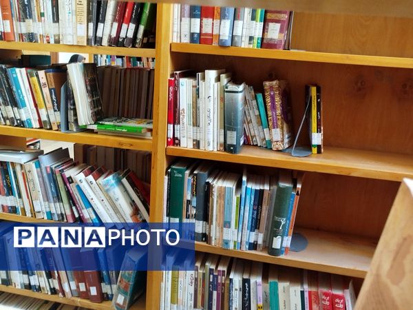 بازدید دانش‌آموزان دبستان ثنایی نوخندان از کتابخانه میرنیا 