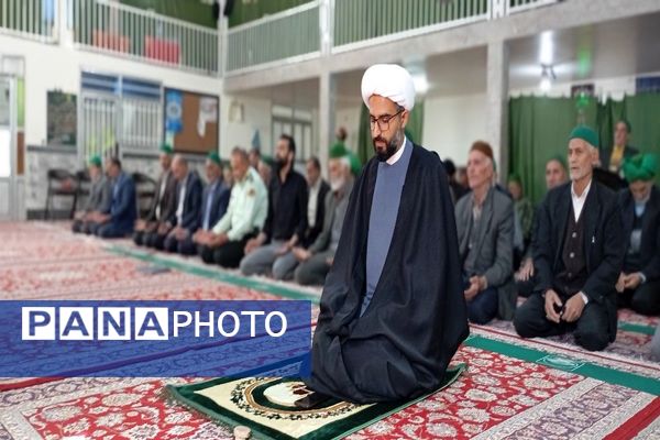 نماز جمعه همزمان با ایام فاطمیه در مسجد جامع شهر بارنیشابور