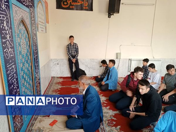 برپایی نماز جماعت ظهر و عصر در آموزشگاه شهید رجایی یک بجنورد