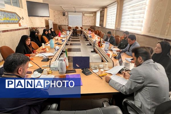 نخستین جلسه ستاد شناسای معلمان نمونه در شهرستان قدس