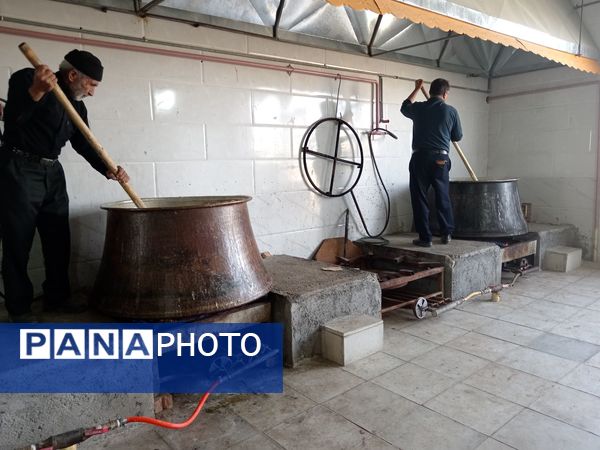 هیئت زنجیرزنی در روستای فیض آباد در صبح عاشورای حسینی 