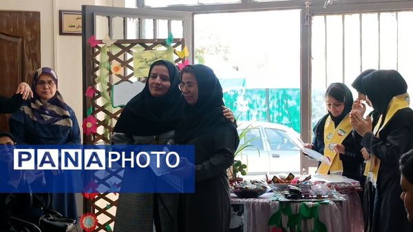 گرامیداشت روز معلم و روز دختر در مدرسه‌ عطیه۲