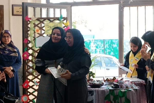 گرامیداشت روز معلم و روز دختر در مدرسه‌ عطیه۲
