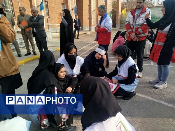 مانور سراسری زلزله در دبیرستان اعطایی ناحیه ۳ مشهد
