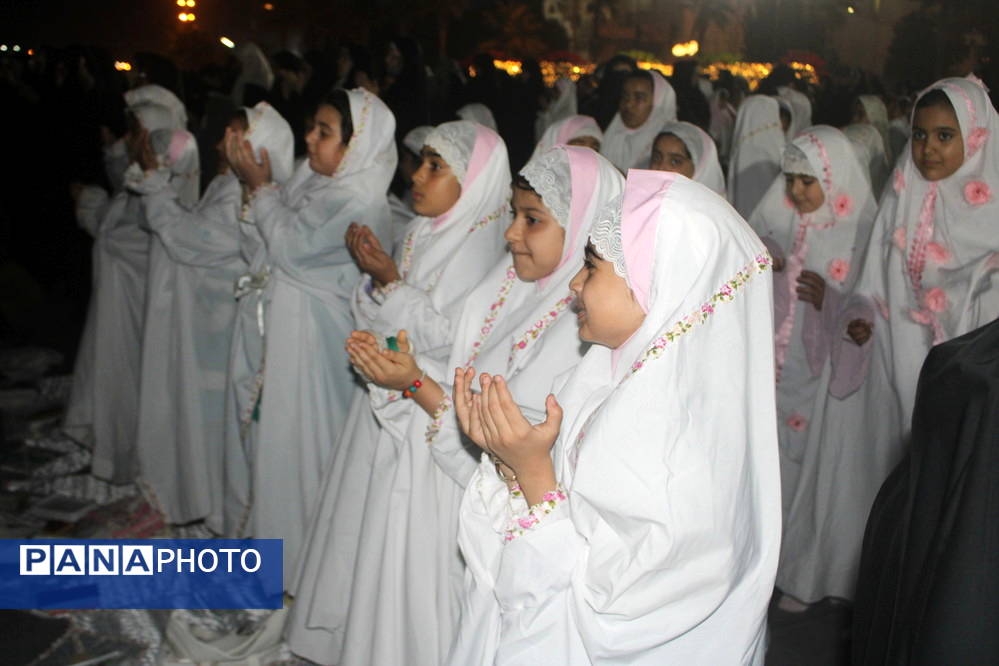 مهمانان ماه خدا اجتماع بزرگ دانشآموزان بوشهری