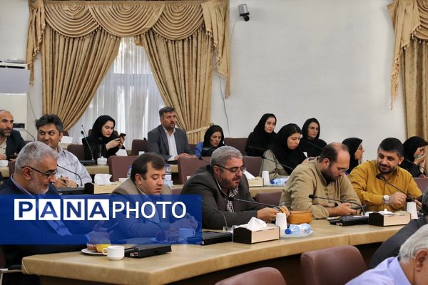 آیین رونمایی از پوستر گرامیداشت روز ملی صنعت و معدن