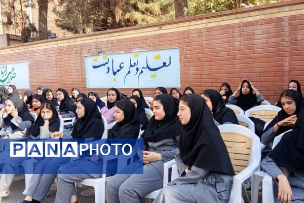برگزاری المپیاد ورزشی دورن‌مدرسه‌ای در مدرسه حضرت خدیجه(س)بهارستان‌دو