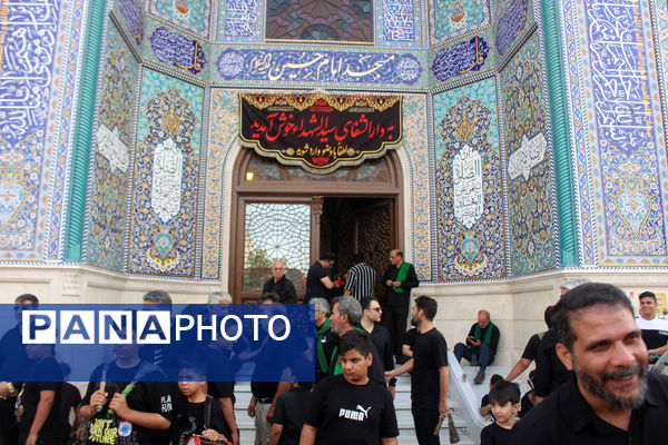 حضور پرشور کودکان قمی در دسته‌های عزاداری روز تاسوعا 