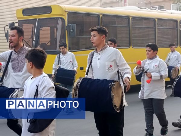 اجتماع بزرگ نوجوانان حسینی در دسته عزای احلی من العسل در کاشان