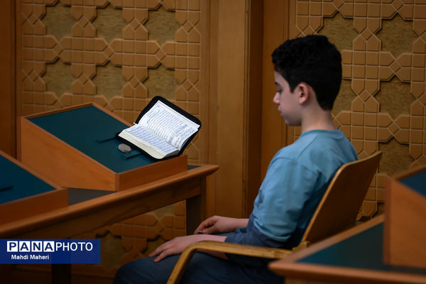 اعتکاف دانش‌آموزی در مسجد جامع شهرک غرب