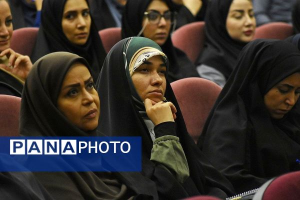برگزاری دوره‌های توانمندسازی معلمان و مدیران شهرستان پردیس به مناسبت هفته دولت