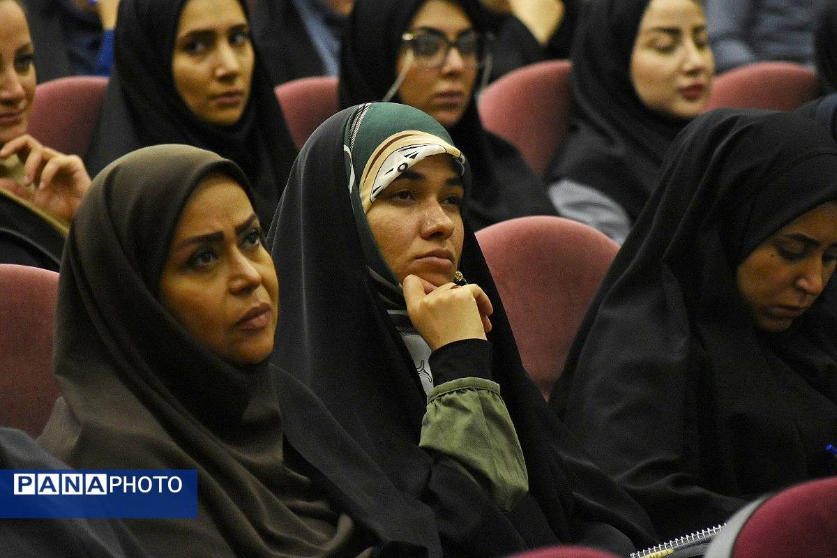 برگزاری دورههای توانمندسازی معلمان و مدیران شهرستان پردیس به مناسبت هفته دولت