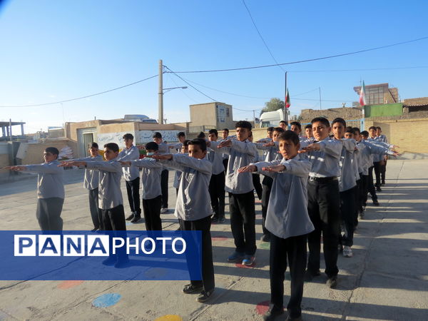 صبحگاهی شاد و پرنشاط در مدارس خاتم