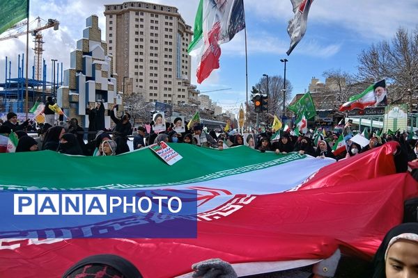 حضور پرشور مردم مشهدی در راهپیمایی ۲۲ بهمن 