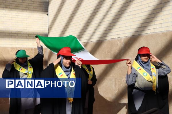 مراسم جشن ملی عاطفه‌ها در دبیرستان دخترانه شهید دکتر پاکنژاد یزد 